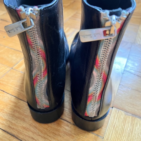 Fantastic never worn Paul Smith Chelsea boots. Black with rear zip, size 37/7.5. - Picture 4 of 8